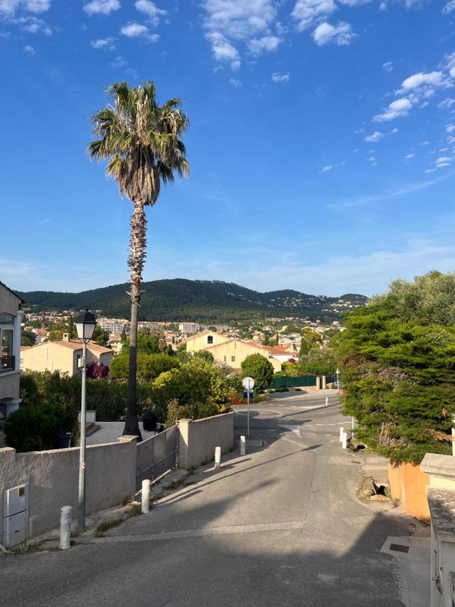 Charmant Bas De Villa Avec Terrasse A Proximite De La Plage Et Du Port Carqueiranne Exteriér fotografie