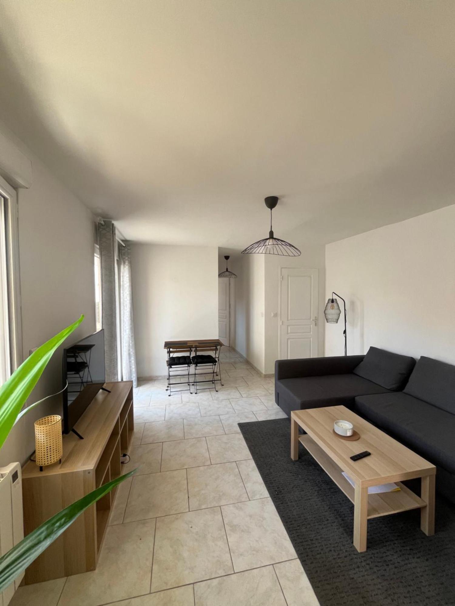 Charmant Bas De Villa Avec Terrasse A Proximite De La Plage Et Du Port Carqueiranne Exteriér fotografie